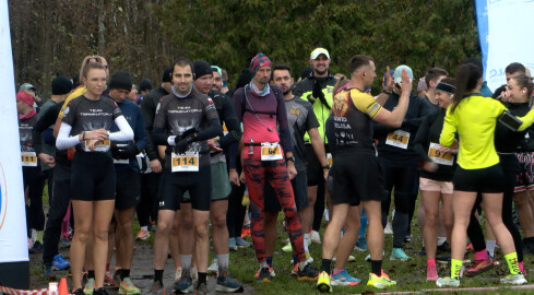 Przebiegli maraton wokół jeziora - grafika