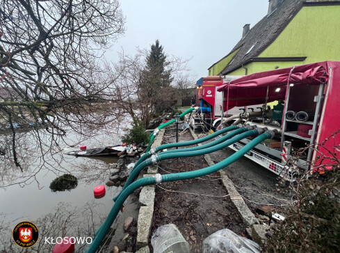 Strażacy walczą o uratowanie wsi - grafika