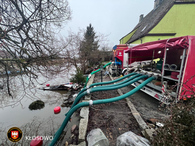 Strażacy walczą o uratowanie wsi - grafika