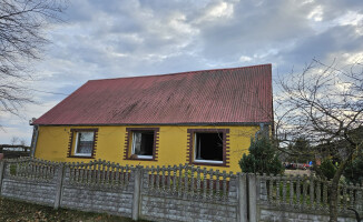 Pożar domu: jedna osoba zginęła, druga w stanie ciężkim