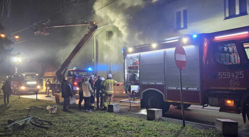 Pożar kamienicy. Strażacy ewakuowali mieszkańców - grafika