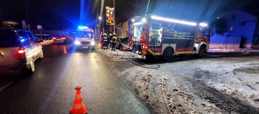 Zderzenie osobówki z ciężarówką