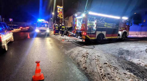 Zderzenie osobówki z ciężarówką - grafika