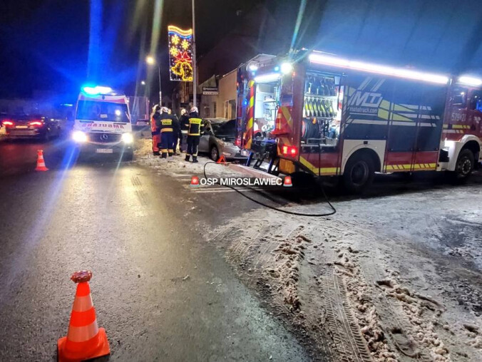 Zderzenie osobówki z ciężarówką - grafika