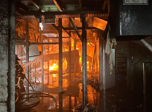 Groźny pożar hali - grafika