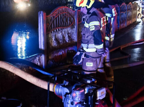 Dziesiątki zgłoszeń. Zalane garaże, piwnice, drogi - grafika