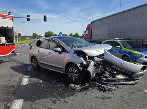 Wypadek na DK-11. Jedna osoba trafiła do szpitala - grafika