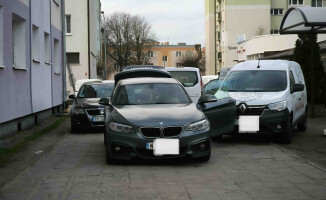 Tędy nie da się przejść. Ale "szefowa" im pozwala