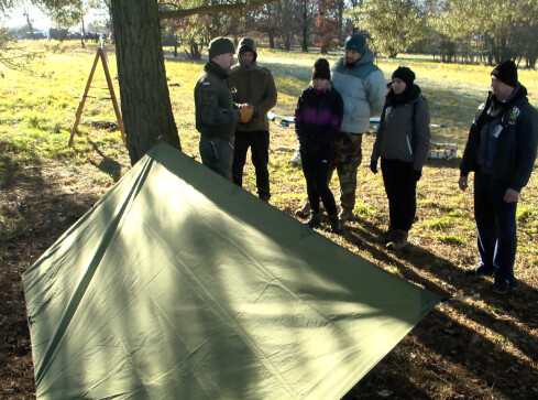 Wojsko szkoli cywili - grafika