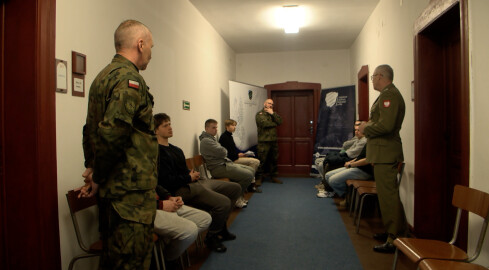 Sprawdzali, czy nadają się do wojska - grafika