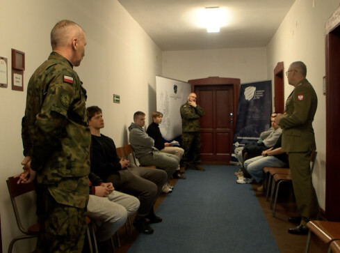 Sprawdzali, czy nadają się do wojska - grafika