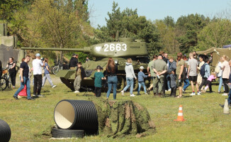 Tak wyglądała pancerna majówka na pilskim lotnisku
