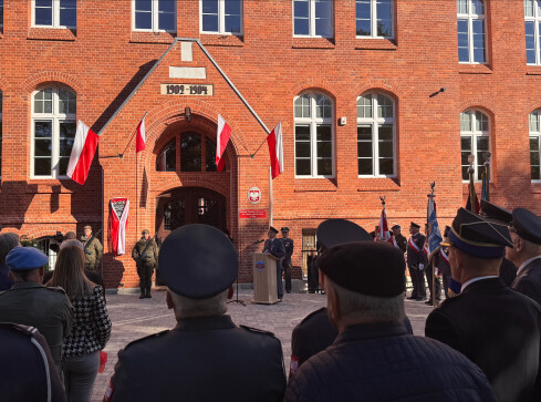 Upamiętniono pilskie lotnictwo - grafika