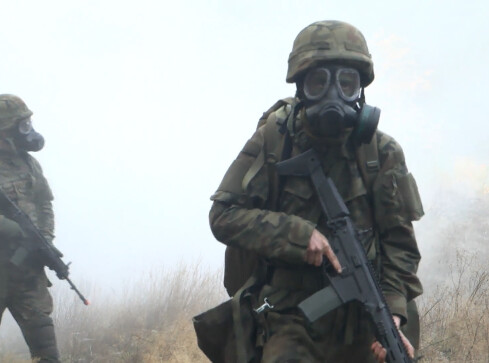 Polityczny spór o SAFE - grafika