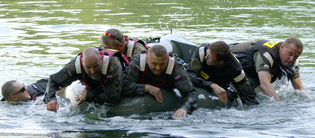250 żołnierzy Wojsk Obrony Terytorialnej ćwiczyło na jeziorze Stobno