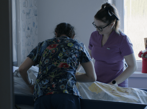 Hospicja potrzebują wykwalifikowanych pracowników - grafika