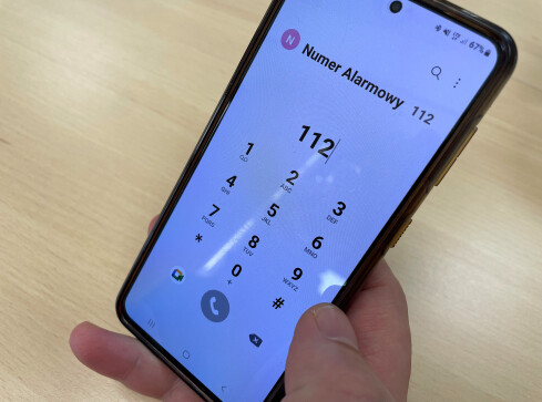 Numer 112. 6 tysięcy połączeń telefonicznych dziennie - grafika