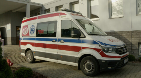 Szpital z nową karetką - grafika