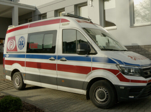 Szpital z nową karetką - grafika