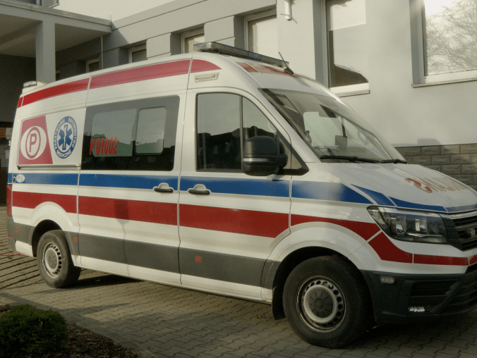 Szpital z nową karetką - grafika