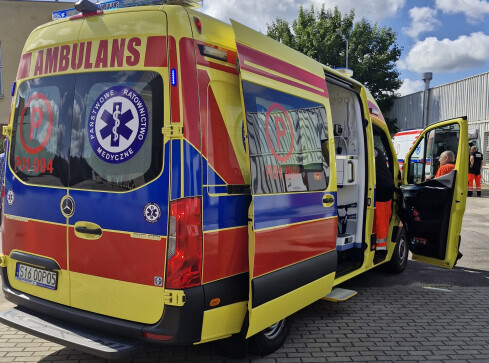 Nowy ambulans w pilskim szpitalu - grafika
