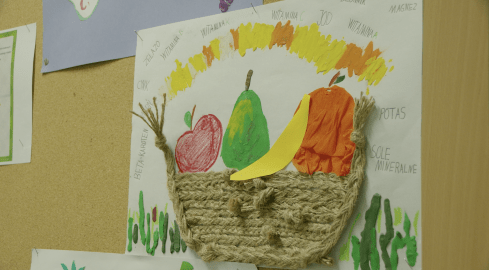 Jedzą śmieciowe jedzenie. Ogromna skala niedożywienia wśród dziec - grafika