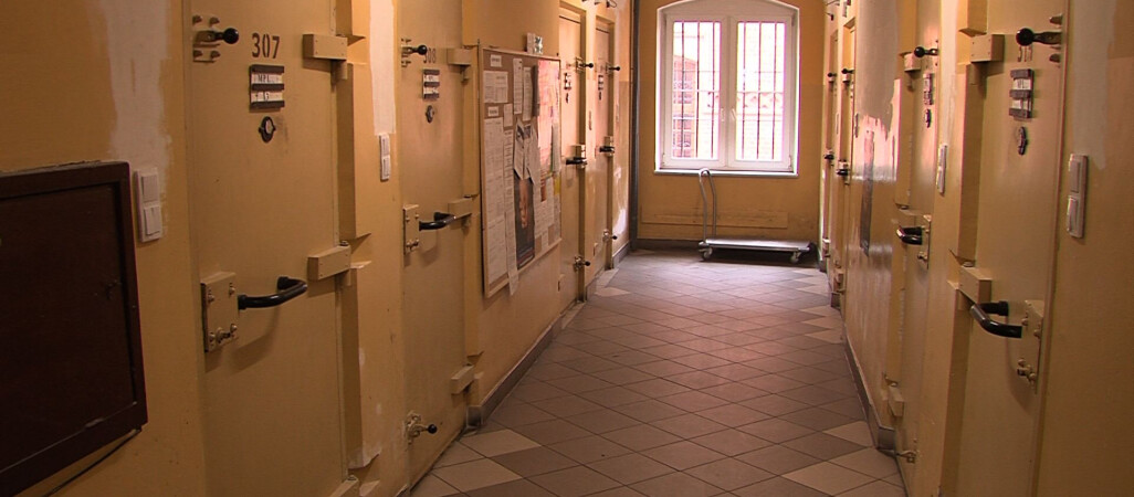 Skatował kolegę. Potem rzucił się na policjantów