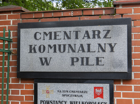 Cmentarze zamknięte do odwołania. Nowe obostrzenia  - grafika