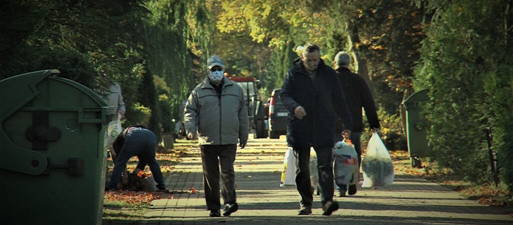 Policja radzi jak nie stać się ofiarą "hien cmentarnych"