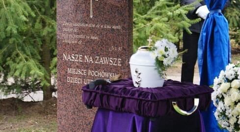 Pogrzeby dzieci utraconych w Pile i w Wałczu  - grafika