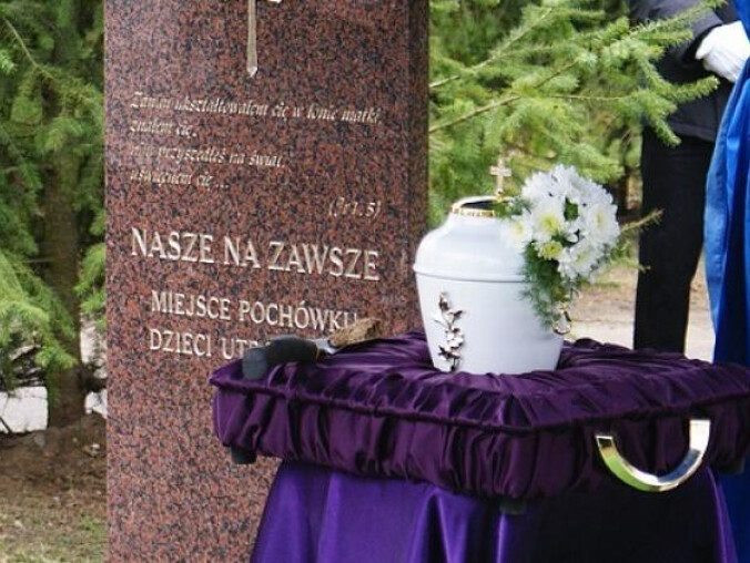 Pogrzeby dzieci utraconych w Wałczu i w Pile  - grafika