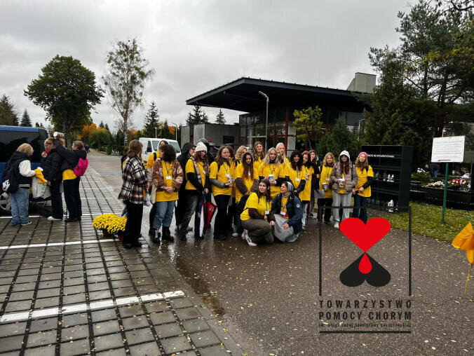 Na pilskim cmentarzu jeszcze kwestują dla hospicjum - grafika