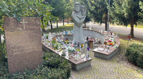 Pogrzeby dzieci utraconych w Pile i w Wałczu - grafika