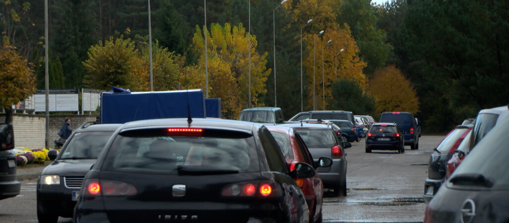 Wszystkich Świętych – jak i czym dojechać na cmentarze