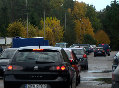 Wszystkich Świętych – jak i czym dojechać na cmentarze - grafika