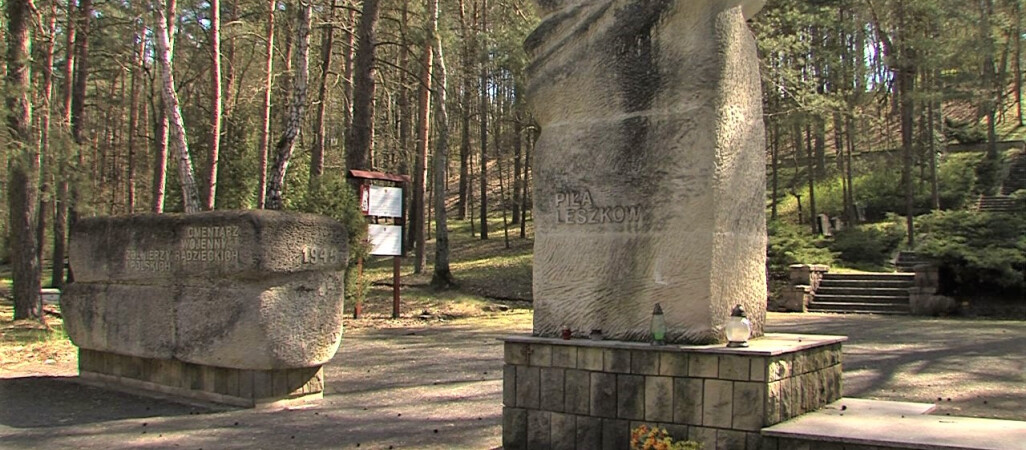 Nowe tablice na cmentarzu. Zawierają nieprawdę