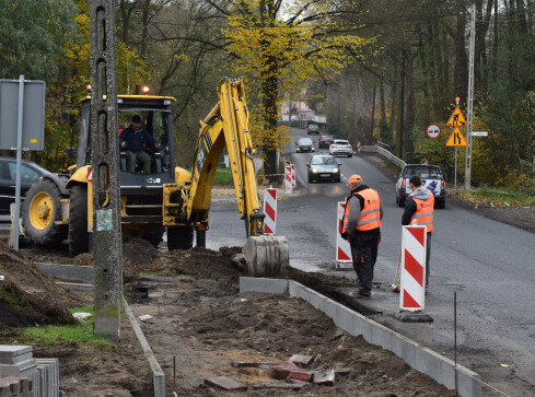 Postępują prace na al. Niepodległości w Pile  - grafika