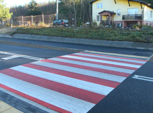 Zakończono przebudowę drogi w Krzewinie  - grafika
