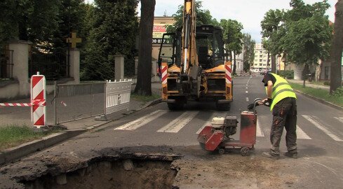 Zapadła się droga. Wciąż nie wiadomo dlaczego  - grafika