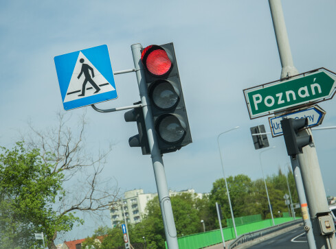 Pilanie przejeżdżają na czerwonym świetle. Zajęli trzecie miejsce - grafika