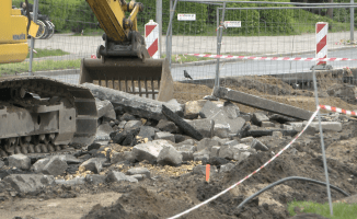 Roboty na Wojska Polskiego wstrzymane. Drogowcy wykopali hełm