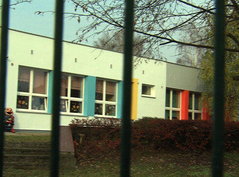 Cięcia w oświacie. Redukcja etatów w szkołach i przedszkolach - grafika