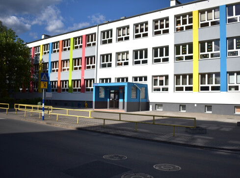 Skażona woda w szkole. Dzieci z SP2 w Pile później rozpoczną nauk� - grafika