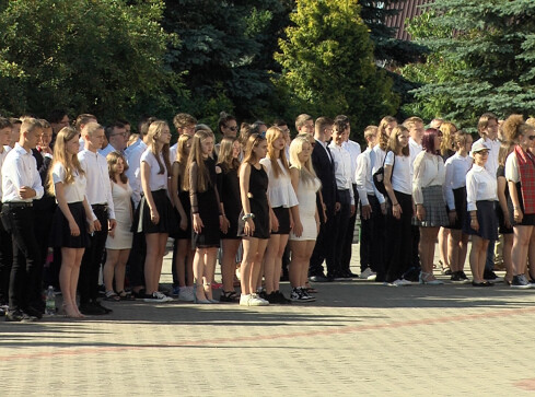 Rok szkolny pełen zawirowań zakończony - grafika