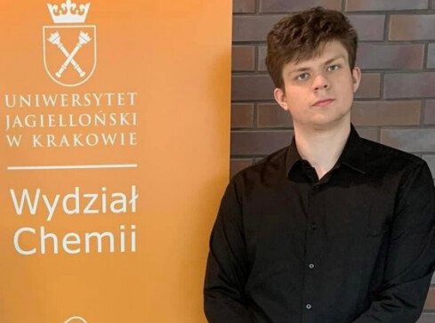 Uczeń z Piły wygrał ogólnopolską olimpiadę z chemii - grafika