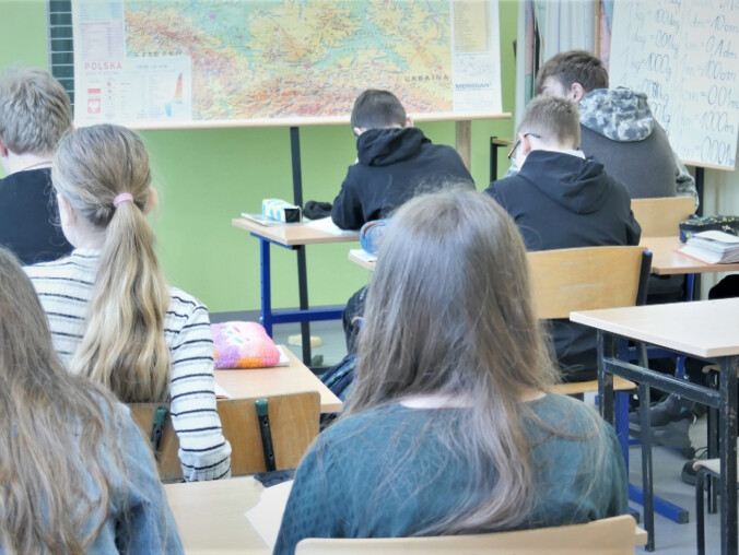 Coraz więcej prób samobójczych wśród nastolatków. Gdzie szukać  - grafika