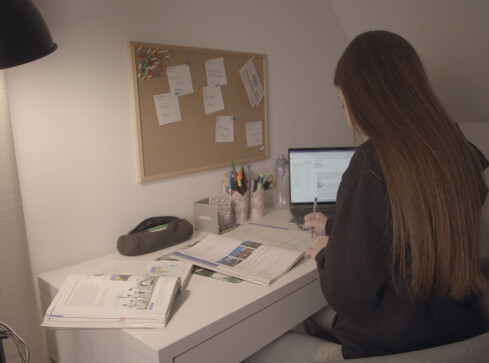 Zdalna nauka skutkuje dużymi zaległościami  - grafika