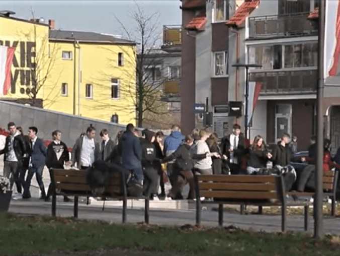 Polonez na ulicach Trzcianki - VIDEO  - grafika
