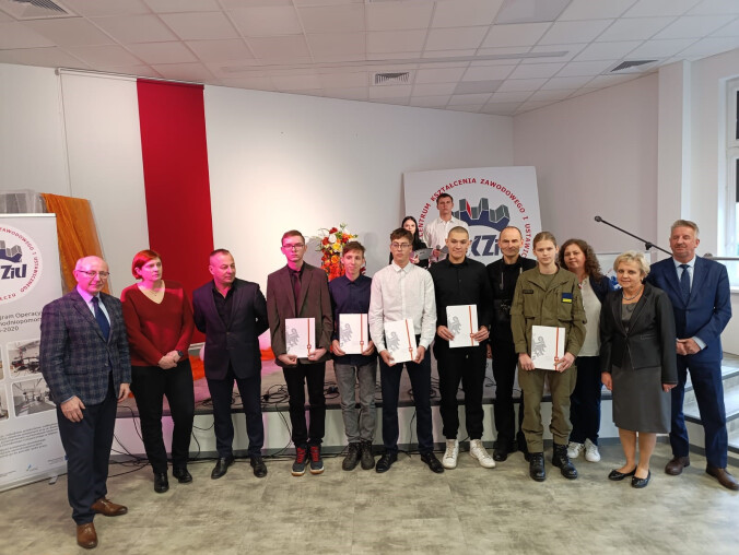 Wyróżniono 73 stypendystów z powiatu Wałeckiego  - grafika