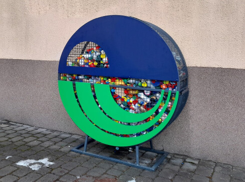 Gdzie ustawić pojemnik na nakrętki? Trwa głosowanie - grafika